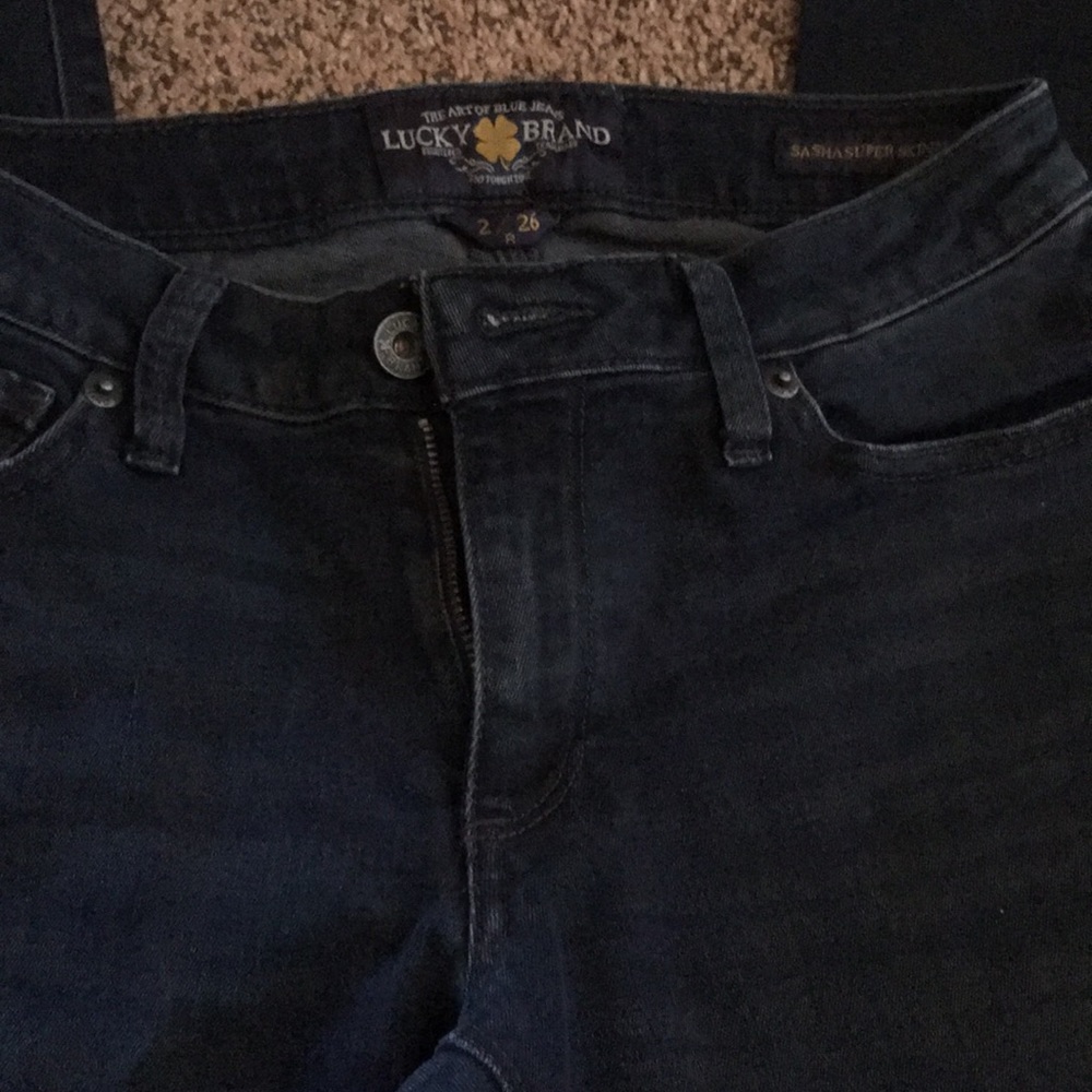 Woman’s lucky brand Sasha super skinny blue jeans